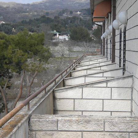 Hotel Menta & Rosmarino Monte Sant'Angelo Bagian luar foto
