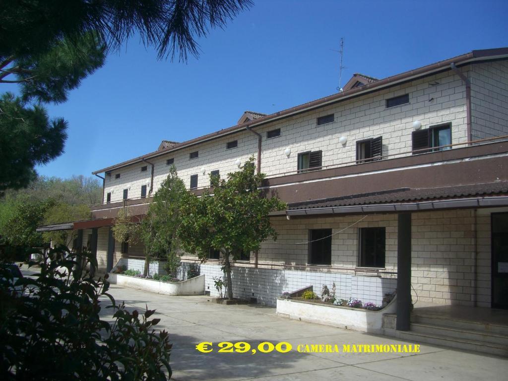 Hotel Menta & Rosmarino Monte Sant'Angelo Bagian luar foto